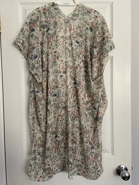Ardene Floral Sheer Kimono in Cream with Blue and Rust Accents - Picture 2 of 4